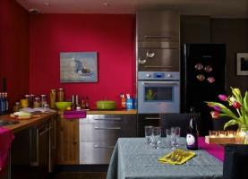 Statečné barvy a poutavý položky vaší kuchyně. 6 skvělé nápady