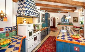 Mix tradice v marockých domech. Proč nikdy vložit přes tapetu zdi