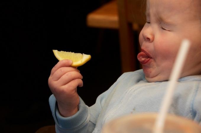 Lemon také eliminuje vůni česneku, ale ne na dlouho.
