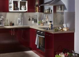 Odvážný a stále módní červené vaší kuchyně. 6 moderních myšlenek
