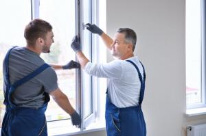 Základy správné instalaci oken v domě, aby se zabránilo tepelným mostům v sestavě švech