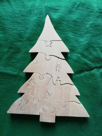Puzzle „vánoční strom“, vyrobený z břízy