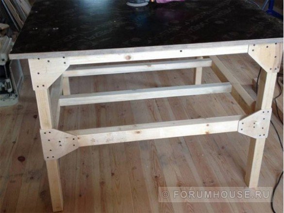 Při montáži lavičku by se měli vyhnout pomocí hřebíků. Po pak to může vést k rychlému uvolnění lavici a dokonce i šikmo jeho nosnou konstrukci.