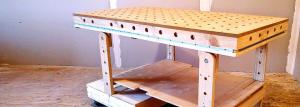 Výroba bench-montážního stolu s rukama