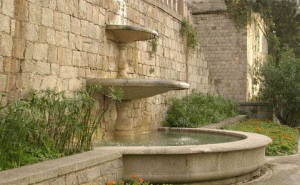 Zahradní fontána vlastníma rukama