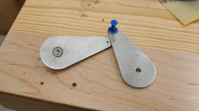 z místa https://ibuildit.ca/tips/making-a-compact-compass/