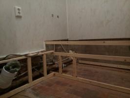 Proměna fádní koupelnu do úhledného koupelny. Hospodárné opravy. PVC panely: instalace na stěnách a stropech