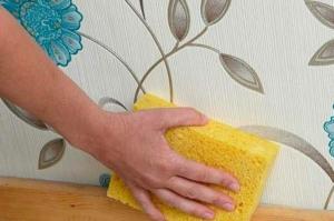 Jak umýt a vyčistit tapetu před prachem a špínou?