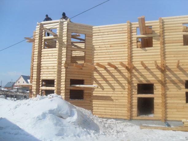 Stavíme dům ze dřeva v zimě.