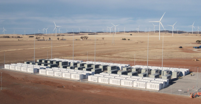 Největší lithium-iontový závod postaven v Austrálii
