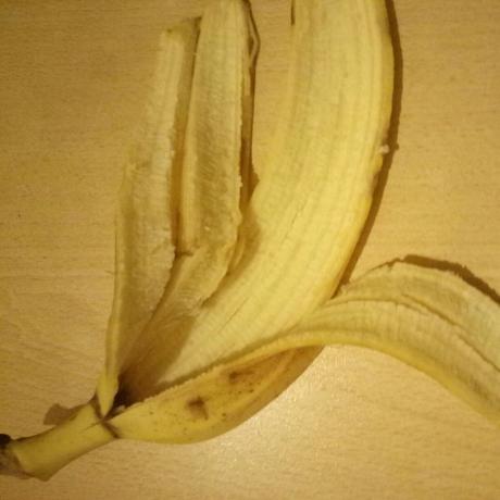 Banánové slupce může pomoci zmírnit stres, pokud si připravit odvar z ní a pití.
