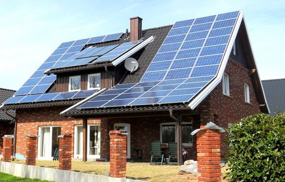 Instalace solárních panelů nebo solární kolektor podle principu „i kdyby jen zavěsit“ může vést k tomu, že se bude zabývat domě cizím prvkem, v rozporu se všemi stavebními estetiky.