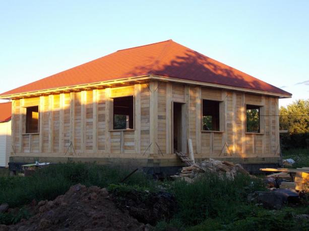 fáze výstavby, utahování stěna - stolní padesátých let. foto autorem