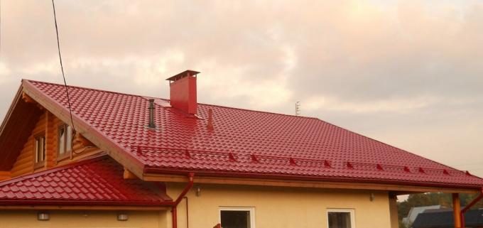 Střecha s krytinou - kov v vyplněného formuláře. Obrázek s Yandeks.Kartinki služby.